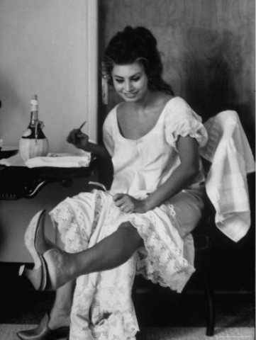 索菲亚·罗兰的礼物 要爱情,也要美酒_第2页