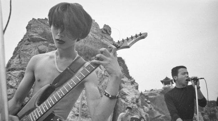 再往前一年,窦唯刚刚离开黑豹 再往前一年,窦唯刚刚离开黑豹